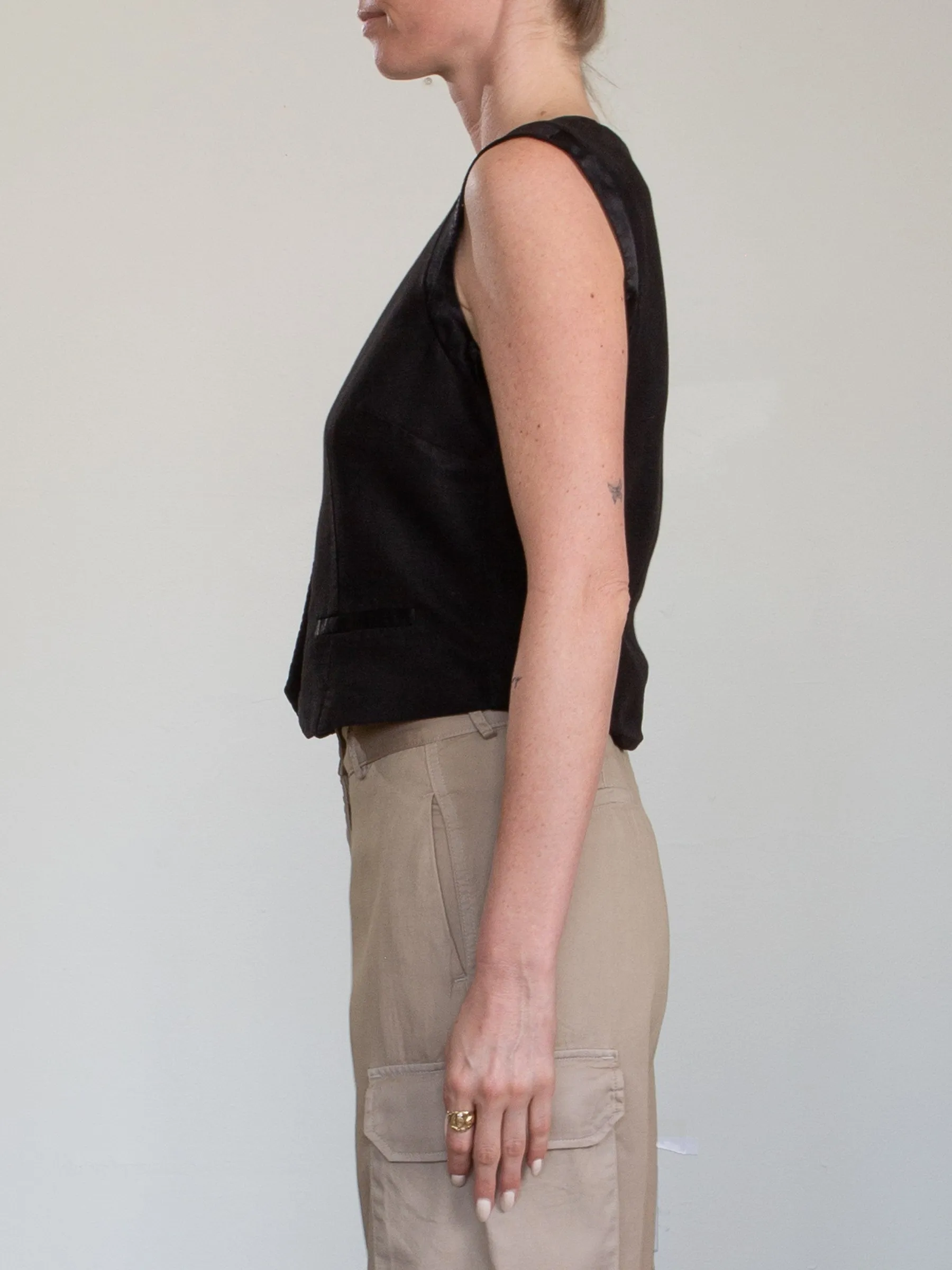 Ivy Vest in Linen - Black