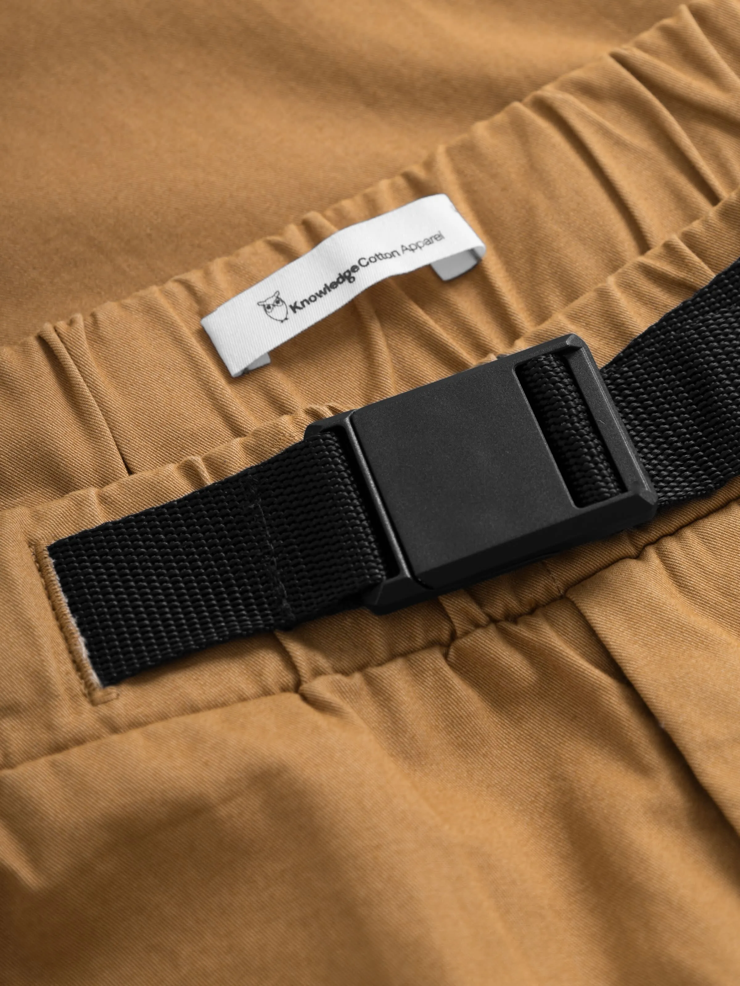 Knowledge Cotton Apparel Men&#x27;s Birch Hybrid Twill Belt Cargo Pants Brown Sugar | Buy Knowledge Cotton Apparel Men&#x27;s Birch Hybrid Twill Belt Cargo Pants Brown Sugar here | Outnorth